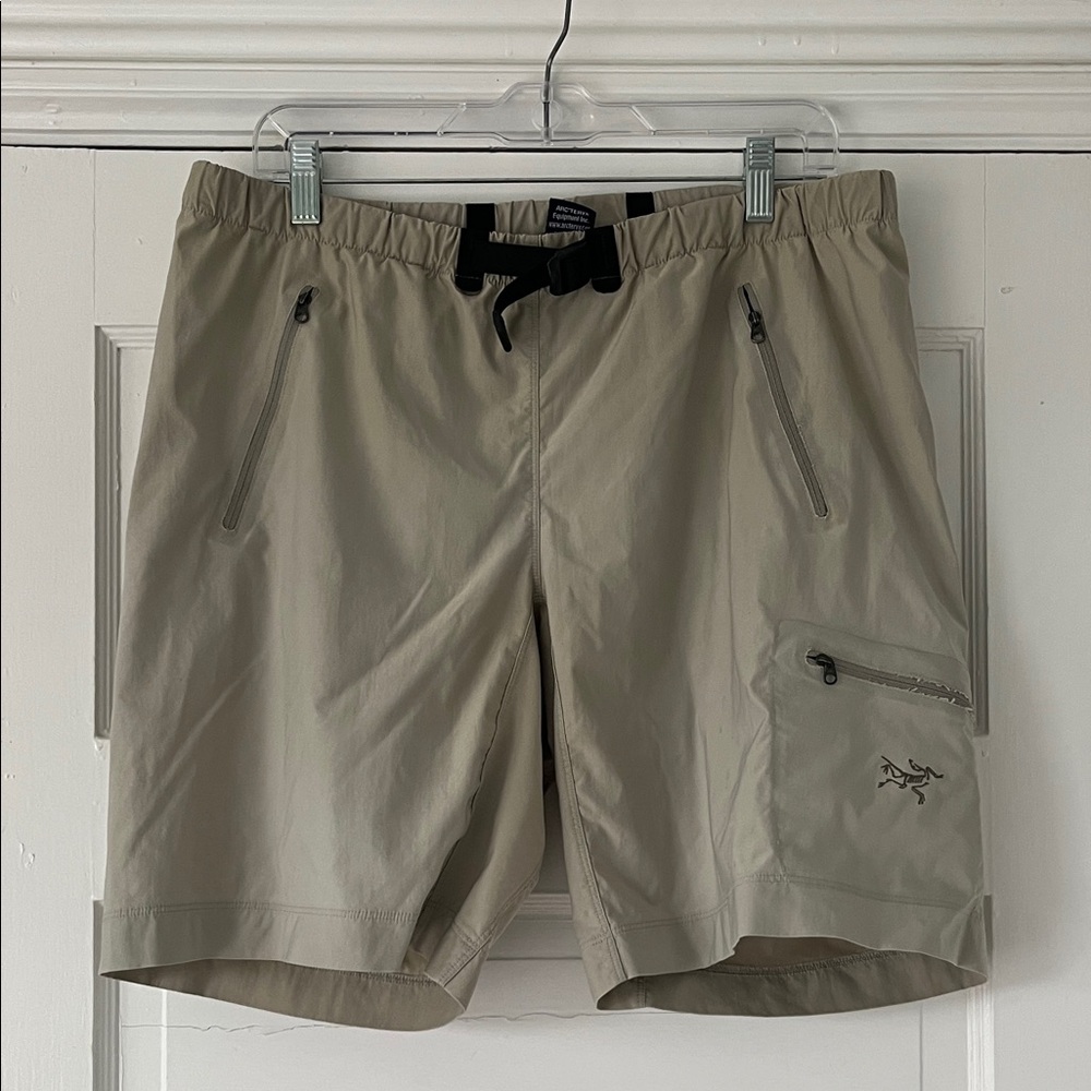 Arc’teryx Shorts Size Medium